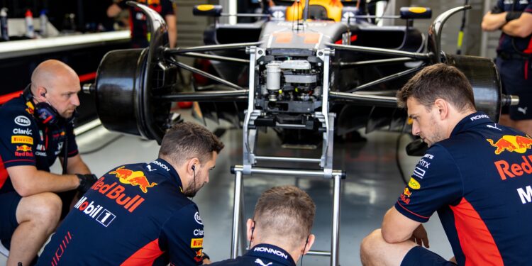 red bull duikt dieper balansproblemen plagen de rb22