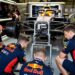 red bull duikt dieper balansproblemen plagen de rb22