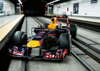 red bull f1 bolide verrast fans op metrospoor madrid