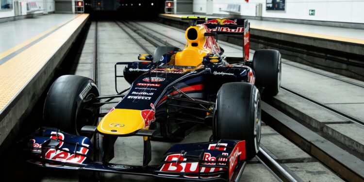 red bull f1 bolide verrast fans op metrospoor madrid