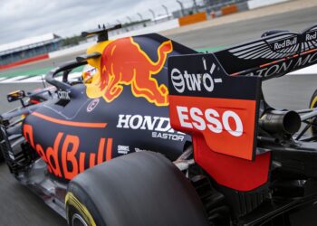 red bull onthult drastisch gewijzigde rb22 met fer