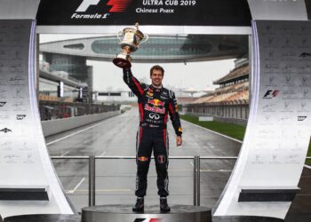 red bull s historische eerste zege met onbedoelde klankfout