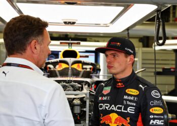 red bull steunt verstappen hardware motor moet op
