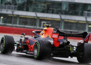 red bull test nieuwe macarena achtervleugel op sil