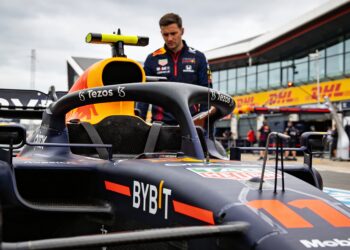 red bull test significant upgrades op silverstone