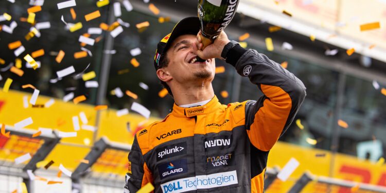 ricciardo legt uit zo begon de legendarische shoey