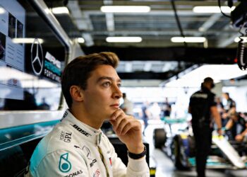 russell onder druk mansell adviseert daadkracht na antonelli s succes