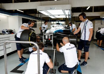 sainz daagt williams uit grote stap nodig in f1 pauze
