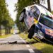 schokkende beelden tonen zware rallycrash jos vers