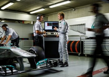 schumachers geheime wapen bij mercedes onthuld door sam bird