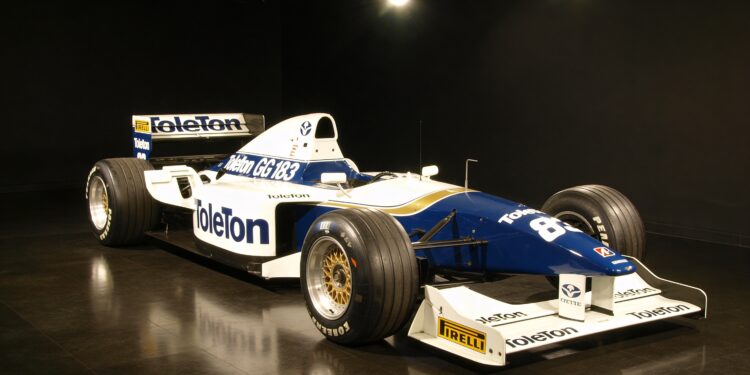 senna s eerste f1 auto geveild voor miljoenen