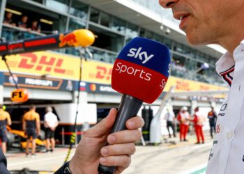 sky sports zoekt nieuwe stem voor f1 stem op jouw grid insider