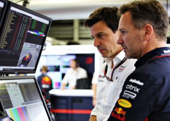 strategische zet red bull geprezen door hinchcliffe