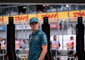 stroll terug in gt volgt hij verstappens voorbeeld of vult hij gat