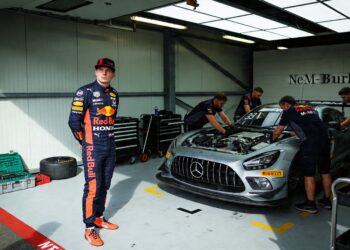 tegenslag voor max verstappen op n rburgring schade in kwalificatie