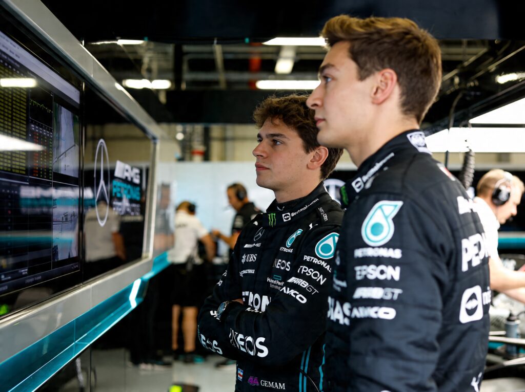 titelstrijd mercedes laait op russell lovend over antonelli