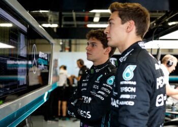 titelstrijd mercedes laait op russell lovend over antonelli