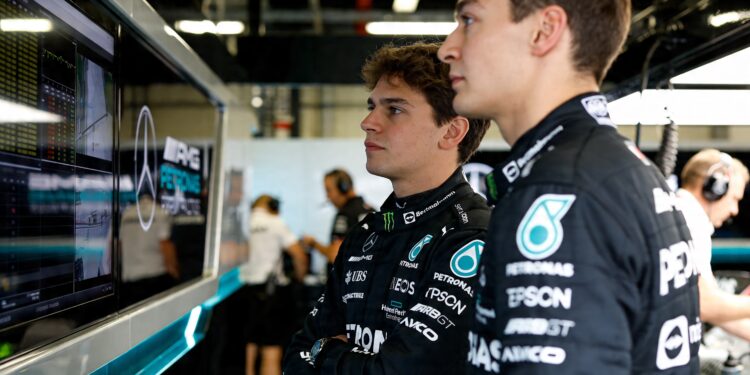 titelstrijd mercedes laait op russell lovend over antonelli