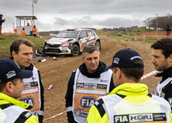 toeschouwer overlijdt na zware crash bij fia rally