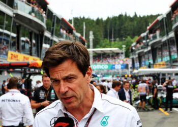 toto wolff roept fia op nieuwe motorregel mag geen