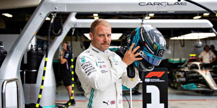 unieke racehelm van bottas cadillac debuut wordt g