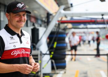 valtteri bottas viert f1 terugkeer en omarmt nieuwe regels