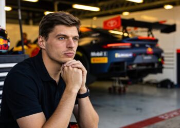 verstappen duikt nordschleife in voor 24 uur kwalificaties