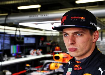 verstappen kiest vijfde f1 titel boven zege in le