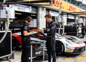 verstappen krijgt gridstraf voor nordschleife race