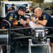 verstappen stuurt red bull aan na motorproblemen