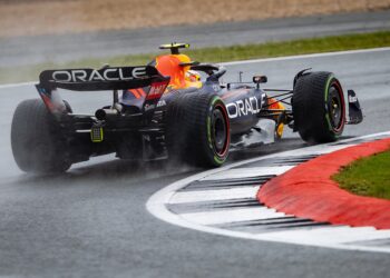 verstappen test fors vernieuwde red bull op silver