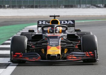 verstappen test radicale ferrari vleugel op silver