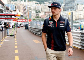 verstappen vindt rust in monaco met familie voor f