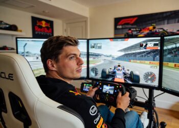 verstappen vult f1 pauze met simrace en n rburgring 24h
