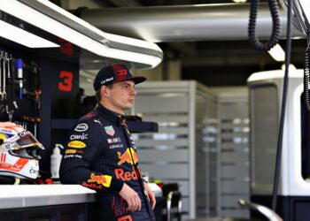 verstappen zet door red bull kan race avontuur nie