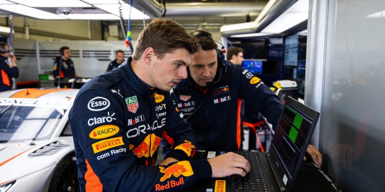 Verstappen zoekt race-actie op Nürburgring in F1-vrij weekend 1 verstappen zoekt race actie op nurburgring in f1 v