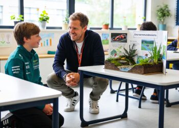 vettel verrast zweedse school met bezoek voor mili