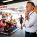 voormalig red bull baas horner duikt op in motogp