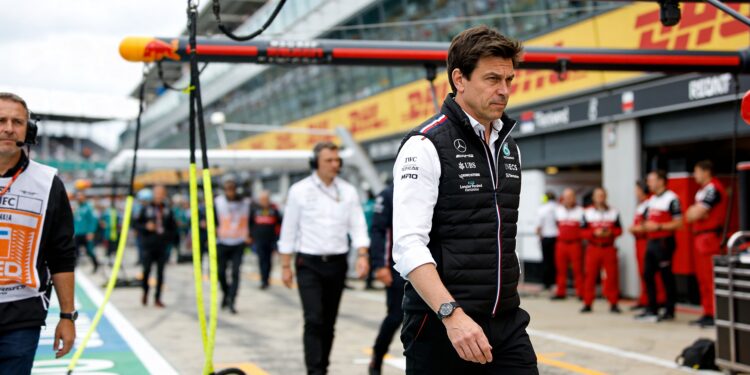 voormalig red bull baas horner voedt aston martin