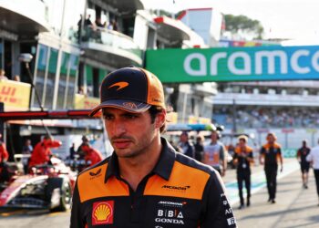 williams overtuigt sainz met progressie als serieu