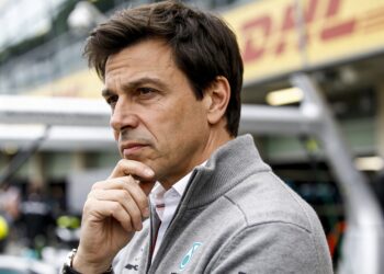 wolff roept op tot regelwijziging na bearman s crash