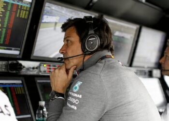 wolff waarschuwt fia nieuwe motorregel mag geen le