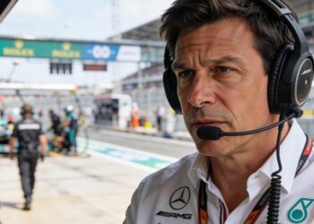 wolff waarschuwt fia voor motor updates integritei
