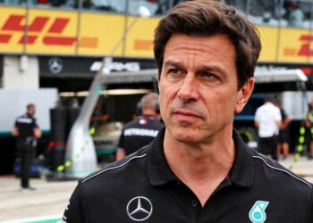 wolff wijst roep om radicale f1 wijzigingen van de