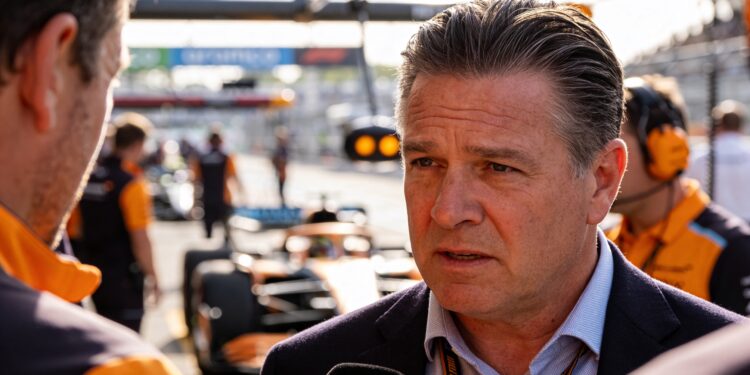 zak brown hekelt ongezonde red bull constructie