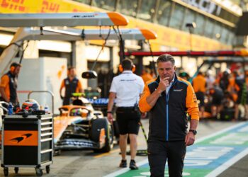 zak brown verwacht horner terug in formule 1 zou g