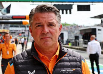 zak brown wuift kritiek op complexe f1 regels weg