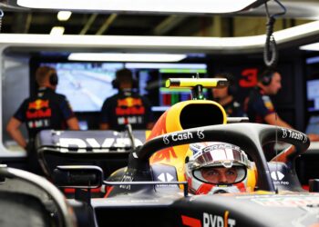 albon verliest gridplek na falen track limits syst