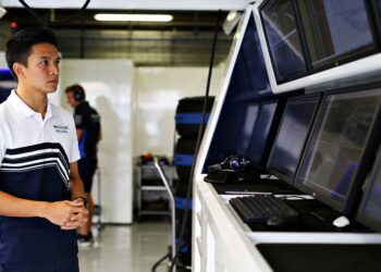 albon verliest startplek na gemiste track limits i