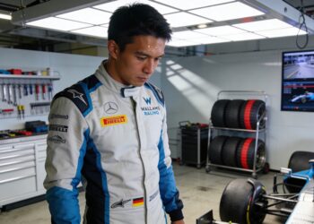 albon zakt vijf plaatsen na bizarre fia blunder in